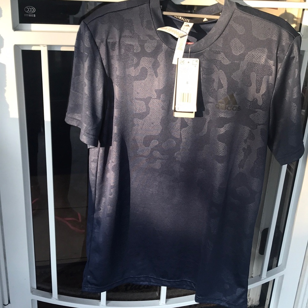 💪🏾ADIDAS T-SHIRTS TWO SIZES: L, S 💪🏾